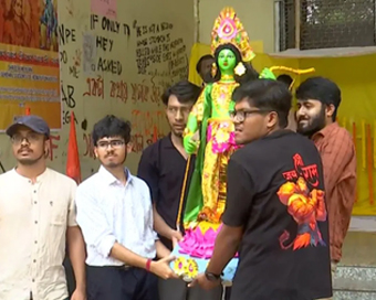 Ignoring denial of permission, students celebrate Ram Navami in Bengal