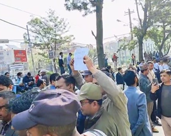 Nepal: Govt calls for action against former King, pro-monarchy protestors warn against it 